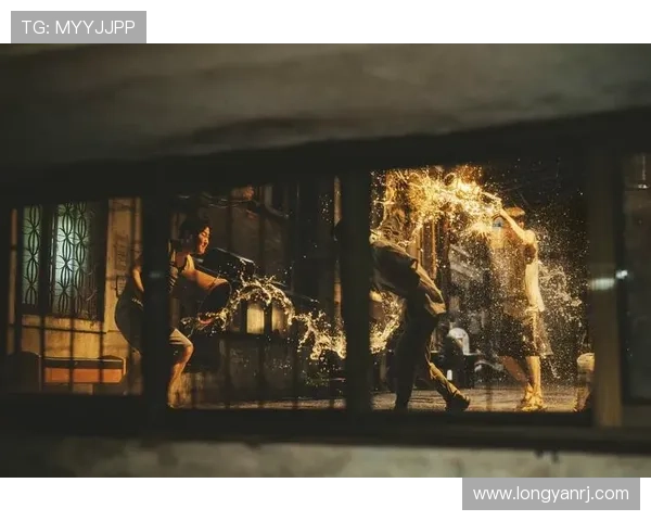 《寄生虫》:一部颠覆你认知的黑色幽默杰作,贫富差距下的绝望狂欢